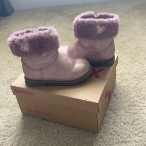 Toddler children’s size 7 rose blush colored